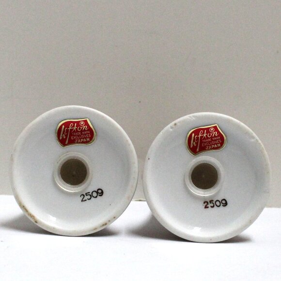 Lefton Christmas Theme Salt and Pepper Shakers With Stoppers - Picture 7 of 13